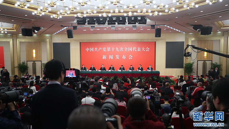 新闻纵横：多维视角下的时代切片